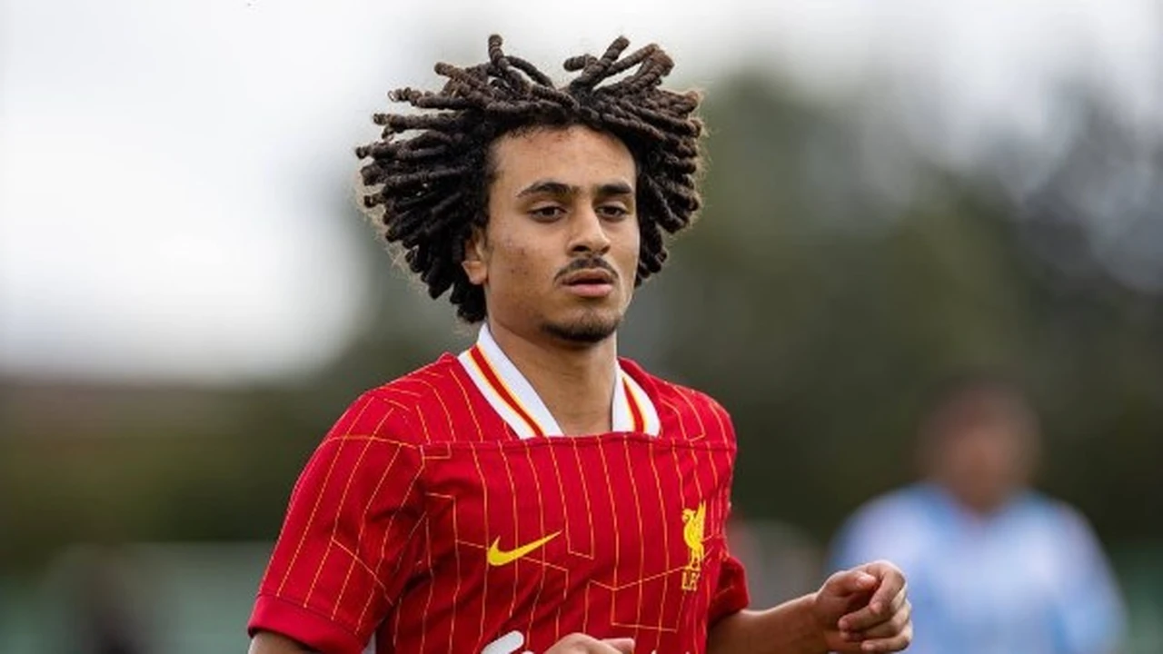 بجوار محمد صلاح.. ظهور تاريخي للمهاجم الشاب كريم أحمد في تدريبات ليفربول الأول